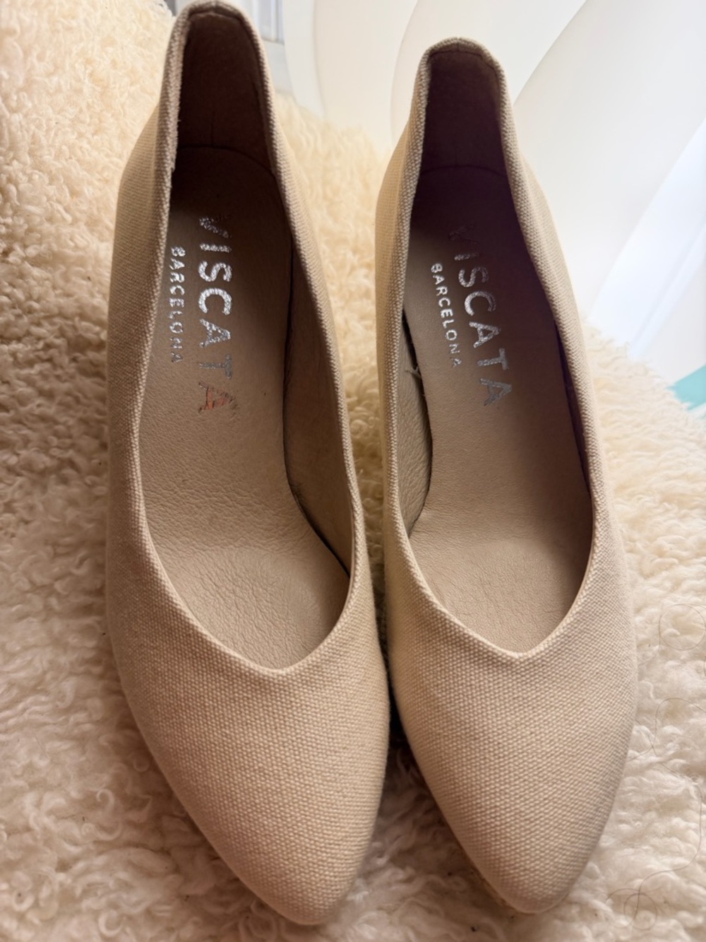 Viscata Barcelona Women's Cream Pointed Platform Pumps